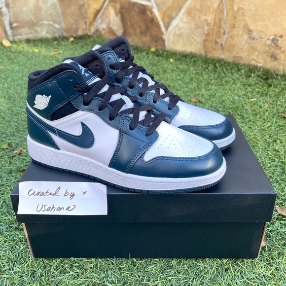 Nike Air Jordan 1 mid GS navy white shoes - Picture 3 of 5